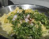 A picture of step 6 of Aloo paratha.