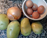 Foto del paso 1 de la receta: Tortilla de patatas con cebolla