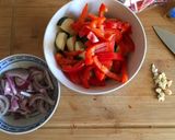 Gnocchi in Tomaten-Gemüsesauce mit Wildlachs Rezeptschritt 1 Foto
