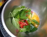 รูปขั้นตอนการทำที่ 2 ของ ข้าวไข่เจียวใบโหระพา(ปลูกเอง)