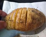 Foto del paso 3 de la receta: Papas hasselback y albóndigas con salsa a la portuguesa