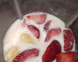 A picture of step 2 of Strawberry & Banana shake..🍓🍌🍓🍌🍓🍌.