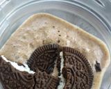 A picture of step 3 of Oreo milkshake.