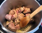 Foto del paso 1 de la receta: Cordero guisado en olla express