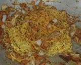 Foto langkah ke 6 dari resep Mie Goreng Pedas.