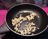 Foto del paso 2 de la receta: Brócoli salteado con piñones