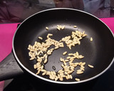 Foto del paso 2 de la receta: Brócoli salteado con piñones