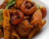 Foto del paso 8 de la receta: Garganelli con albóndigas, rovellons y cebolla caramelizada