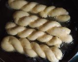 Foto langkah ke 6 dari resep Kkwabaegi | Korean Twisted Donut |Donat Kepang.