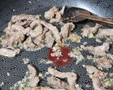 Foto del paso 1 de la receta: Pasta con tiras de cerdo y cubios
