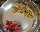 रोज़ पिस्ता पाउंड केक (rose pista pound cake recipe in hindi) रेसिपी चरण 9 फोटो