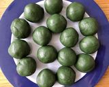 Hình bước làm 7 của món Bánh Trung Thu Mini Thập Cẩm Trứng Muối Với Vỏ Bánh Tảo Xoăn Spirulina