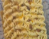 Foto langkah ke 1 dari resep Mie Instan Goreng Telur.
