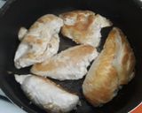 Foto del paso 2 de la receta: Pollo al verdeo con papas noisette