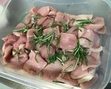 Une image de l'étape 4 de Veau mariné sucré salé au romarin.
