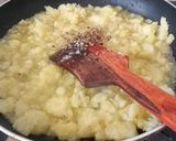 A picture of step 2 of Potato Halwa.