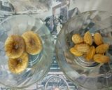 A picture of step 1 of Almond fig milk shake.