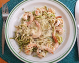 Foto del paso 4 de la receta: Camarones Scampi con fideos de calabacita