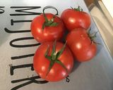 Une image de l'étape 4 de Salade de tomates à la laitue rouge, feta et basilic frais sauce balsamique.