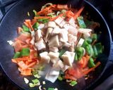 Foto del paso 2 de la receta: Verduras al woock, con salsa soja y hongos en escabeche. #delan