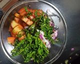 ऑमलेट (omlette recipe in marathi) रेसिपी स्टेप 2 फोटो 