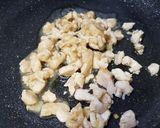 รูปขั้นตอนการทำที่ 1 ของ ถั่วฝักยาวผัดพริกแกง อกไก่