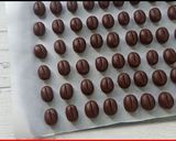 Foto langkah ke 4 dari resep Coffee Bean Cookies.
