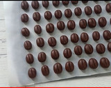 Foto langkah ke 4 dari resep Coffee Bean Cookies.