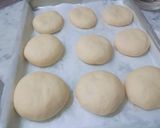 صورة لخطوة 1 من وصفة القرص الطرية باللبن الرائب بحشوات مختلفة 🍞