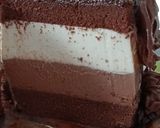 Foto langkah ke 10 dari resep Triple Chocolate Mouse Cake.