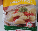Foto del paso 1 de la receta: Ravioles de Mozzarella con Salsa de Alfredo de Camarón