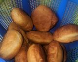 A picture of step 6 of Vanilla cream filled doughnuts.
