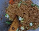 Foto langkah ke 4 dari resep Bihun Sayur Telur.