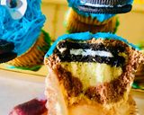 A picture of step 9 of Cookie Monster Cupcakes (Hidden Oreo/Cookie Cupcake).