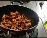 A picture of step 5 of Pepper Chicken Pizza.
