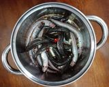 Hình bước làm 2 của món Cá kèo kho lá chanh