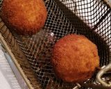 Une image de l'étape 8 de Arancini Di Mozzarella.