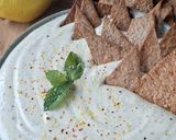Une image de l'étape 2 de Crème de feta inspiration Grèce et ses chips de wraps maison.