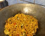 Foto langkah ke 6 dari resep Mie Goreng Kaki Lima.