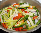 Foto del paso 2 de la receta: Bacalao con verduras en salsa de soja