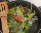 Foto del paso 3 de la receta: Merluza con almejas y langostinos