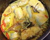 Foto langkah ke 3 dari resep Ikan Kembung Pindang Kuning.