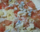 Foto del paso 6 de la receta: Pizza 2 sabores: huevo duro, olivas negras y 4 quesos con olivas verdes