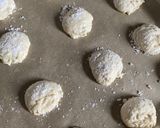 A picture of step 4 of Traditional Macarons.