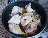 Foto del paso 2 de la receta: Pollo encebollado al ras el hanout propio infusionado en azafrán