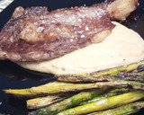 Foto del paso 8 de la receta: Black Angus sobre parmentier de cebolla caramelizada, patatas asadas y espárragos trigueros