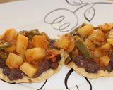 Foto del paso 6 de la receta: Tostadas de papa con chorizo y nopales en salsa verde