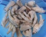 Hình bước làm 2 của món Chân gà ngâm sả tắc