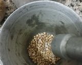 A picture of step 1 of Chukku kappi (Herbal coffee).
