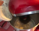 Foto del paso 4 de la receta Tarta rellena de mermelada de fresa y cobertura de chocolate blanco